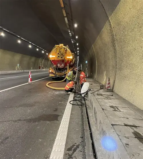 双阳隧道排水渠清淤